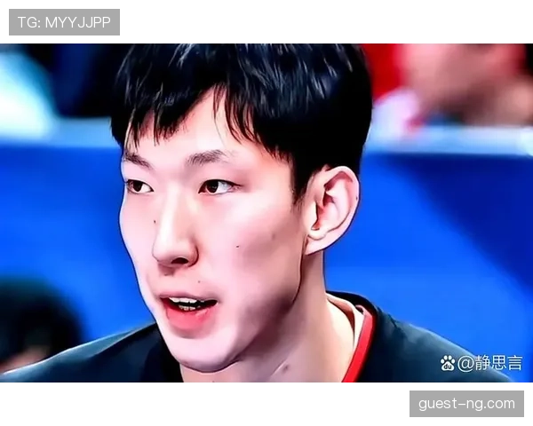 周琦这身高,打完球回家还得弯腰进门? 周琦这身高,打完球回家还得弯腰进门?